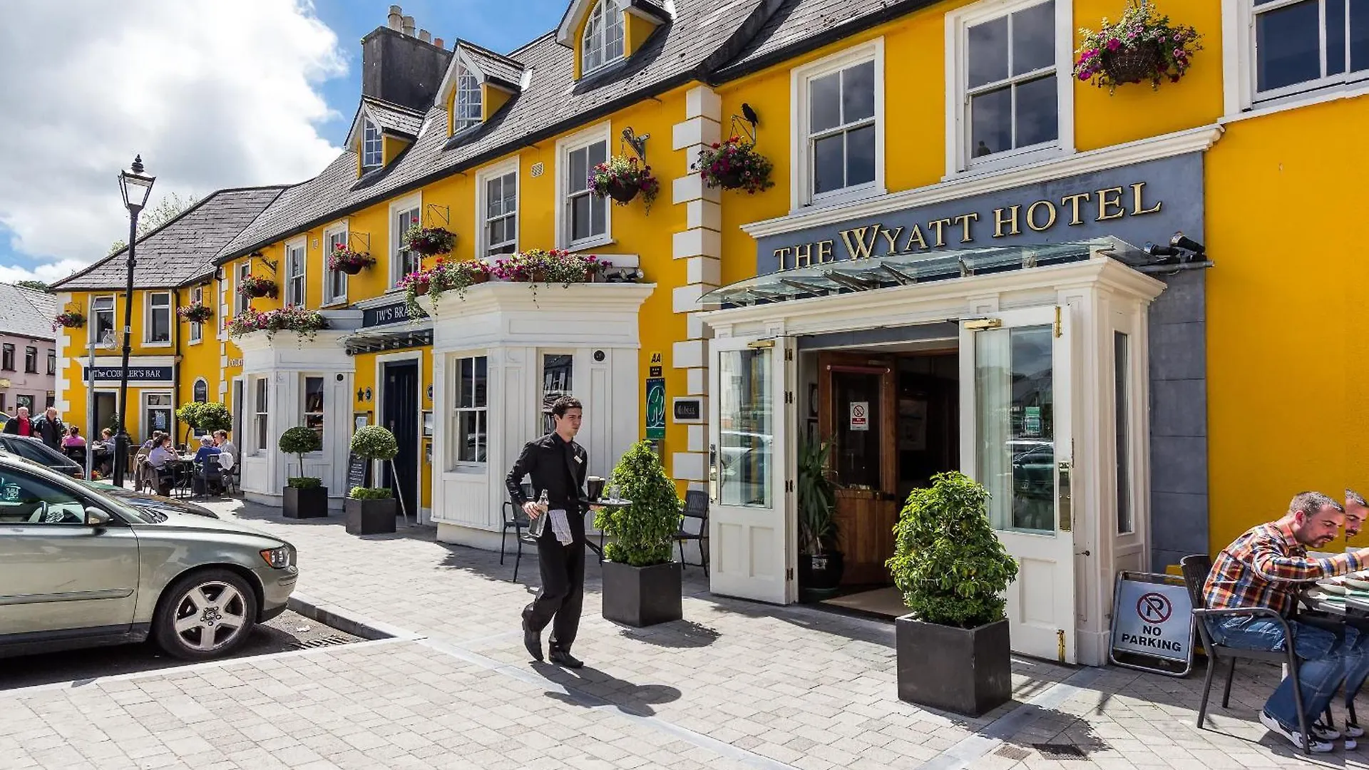 5 Family Hotels Close to Westport Golf Club, Westport