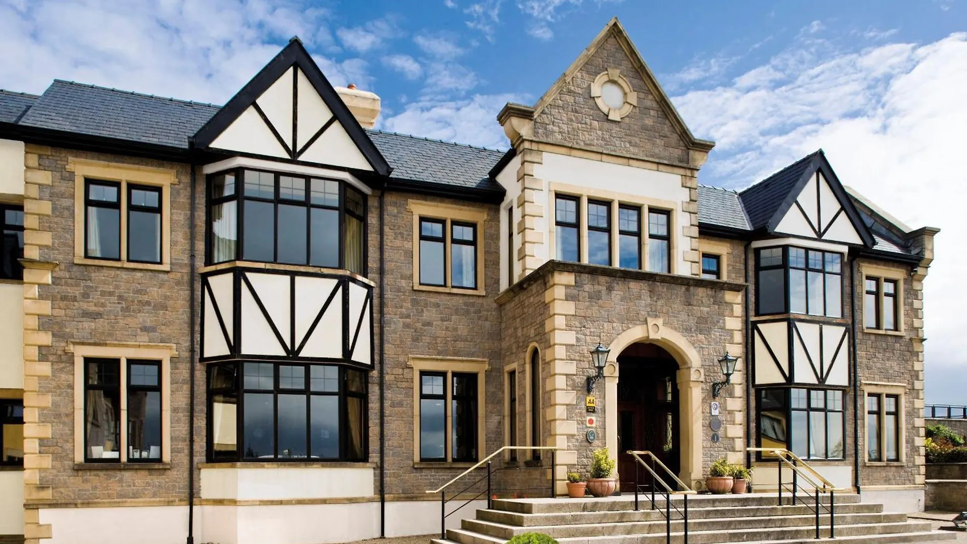 2 Smart Resorts Near Croagh Patrick Visitor Centre Worth Booking