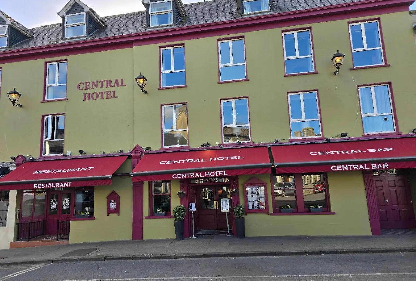 Where to Stay in Donegal Town: 4 Best Family Hotels