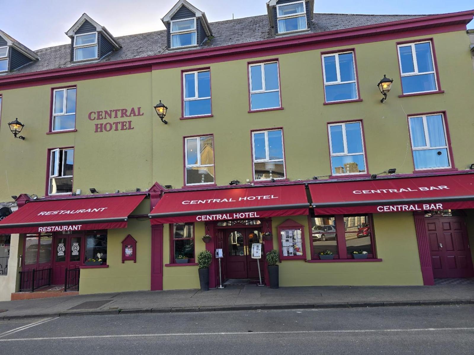 Where to Stay in Donegal Town: 4 Best Family Hotels