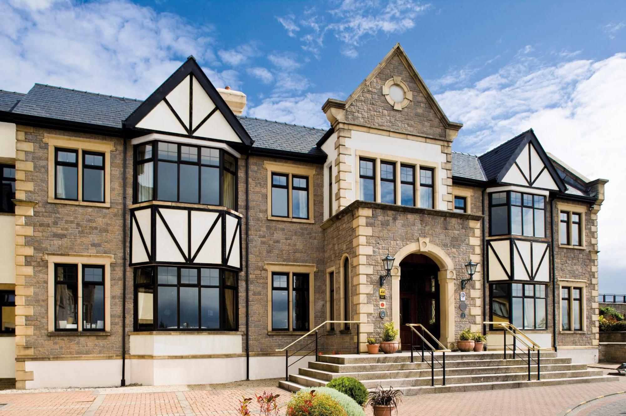 Where to Stay Near Clew Bay Heritage Centre: 2 Top Resorts